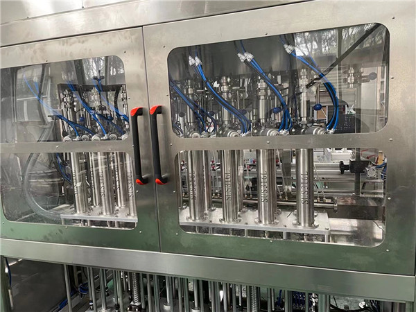 自動活塞式灌裝機詳情